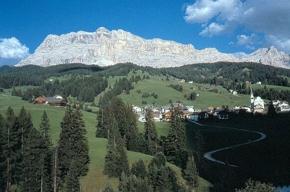  Kreuzkofel mit St. Leonhard 